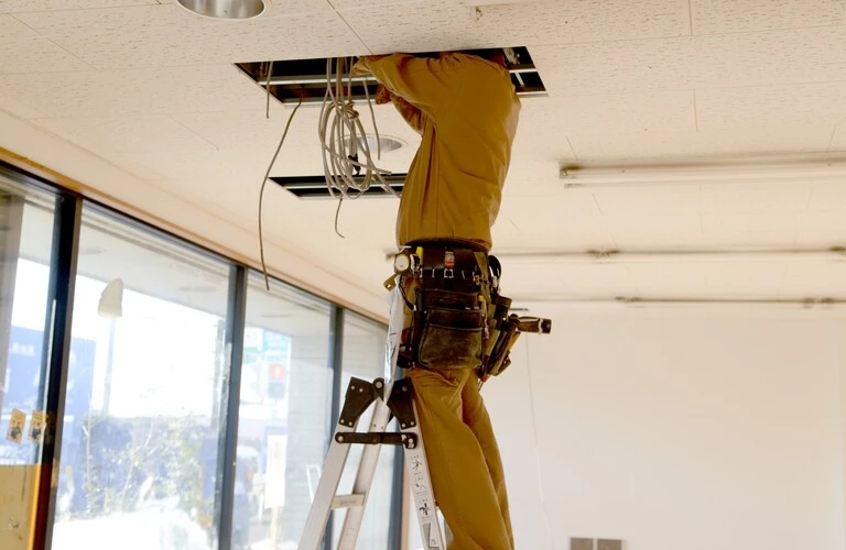 作業員を募集 | 名古屋で電気工事の求人なら有限会社山内電気工事